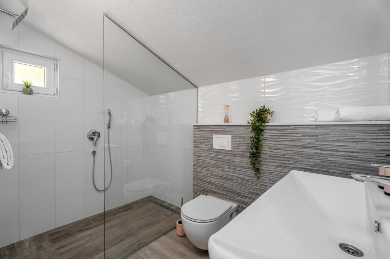 Villa Dream With Private Pool, 2 Bedrooms With En-Suite Bathrooms, Sea View Омиш Экстерьер фото